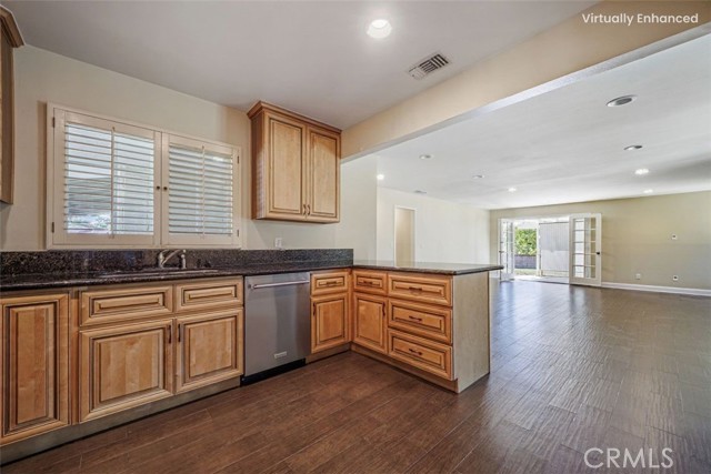 9549 Forbes Ave, Northridge CA: https://media.crmls.org/medias/5f63227f-b432-43da-af6d-7820f7dfd8ac.jpg