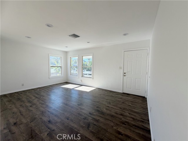 Detail Gallery Image 5 of 8 For 10404 Jardine Ave, Sunland,  CA 91040 - 2 Beds | 1 Baths