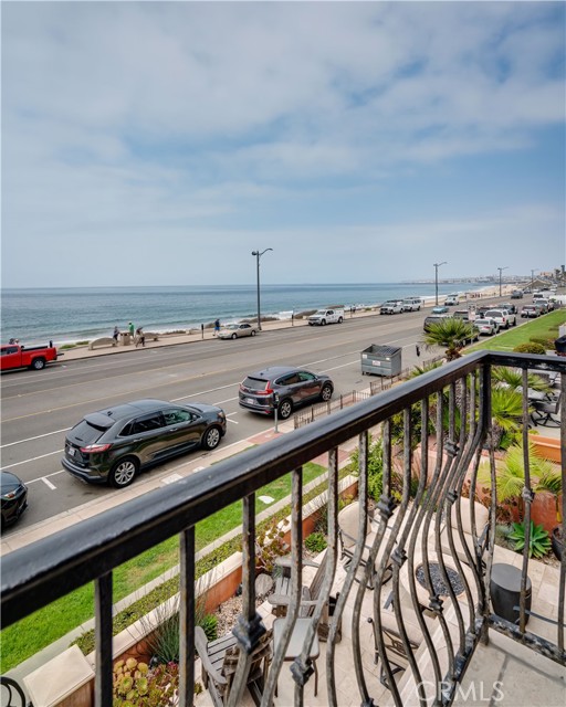 1724 Esplanade, Redondo Beach, California 90277, 3 Bedrooms Bedrooms, ,1 BathroomBathrooms,Residential,Sold,Esplanade,SB21185823
