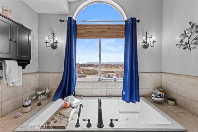 Detail Gallery Image 18 of 33 For 12929 Topaz Cir, Victorville,  CA 92392 - 5 Beds | 3 Baths