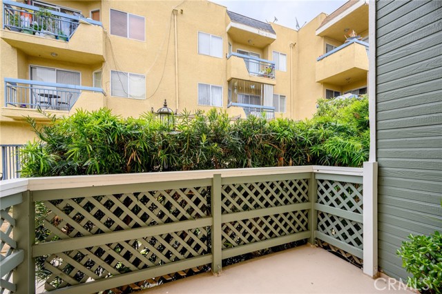 Detail Gallery Image 26 of 34 For 8958 Burnet Ave #C6,  North Hills,  CA 91343 - 2 Beds | 3 Baths