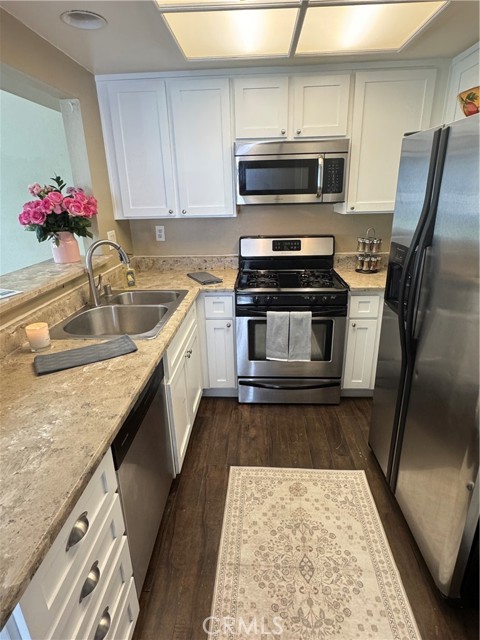 Detail Gallery Image 4 of 22 For 21 Lobelia, Rancho Santa Margarita,  CA 92688 - 2 Beds | 2 Baths