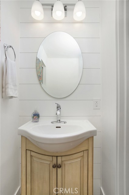 Detail Gallery Image 16 of 21 For 215 32nd Street a,  Newport Beach,  CA 92663 - 3 Beds | 2/1 Baths