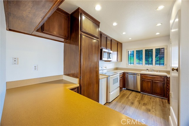 Detail Gallery Image 12 of 33 For 8052 Valle Vista, Rancho Cucamonga,  CA 91730 - 3 Beds | 3 Baths