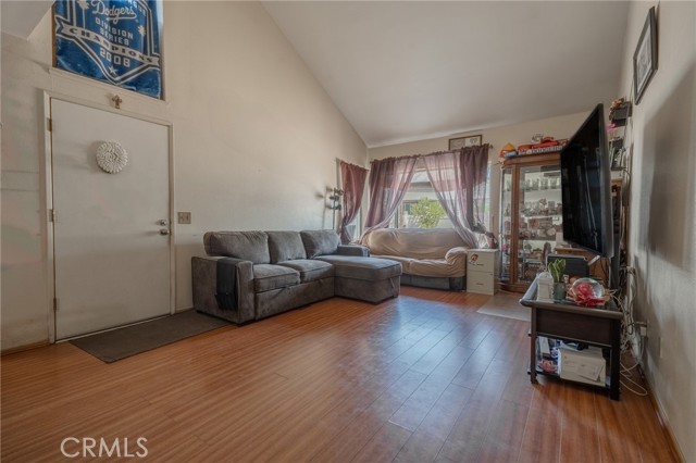 574 E Skylark Drive, Ontario CA: https://media.crmls.org/medias/5f661bfe-e0d8-4ec2-a9c0-f2ff42343400.jpg