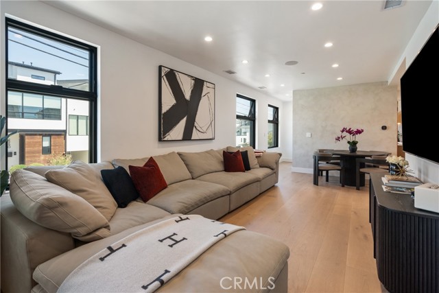Detail Gallery Image 32 of 64 For 521 1/2 Iris Ave, Corona Del Mar,  CA 92625 - 2 Beds | 2/1 Baths