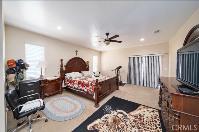 Detail Gallery Image 10 of 27 For 39600 Calle Gayube, Hemet,  CA 92544 - 5 Beds | 4/1 Baths