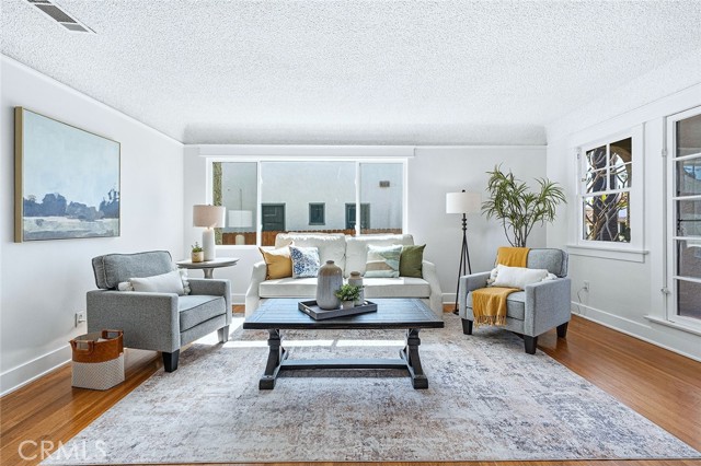 Detail Gallery Image 4 of 37 For 1384 Prospect, Long Beach,  CA 90804 - 3 Beds | 2 Baths