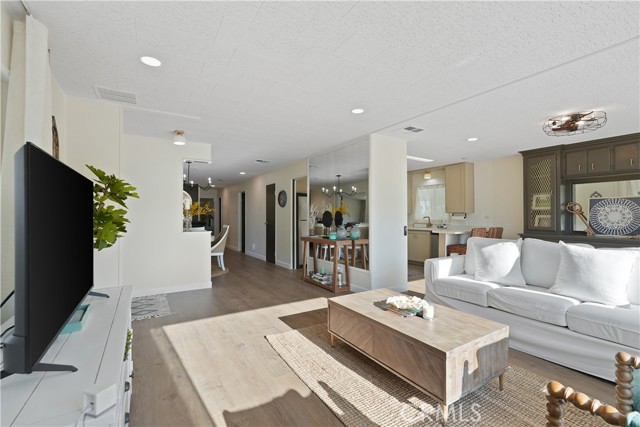 Detail Gallery Image 9 of 68 For 5168 Indian Ct, Oceanside,  CA 92057 - 2 Beds | 2 Baths