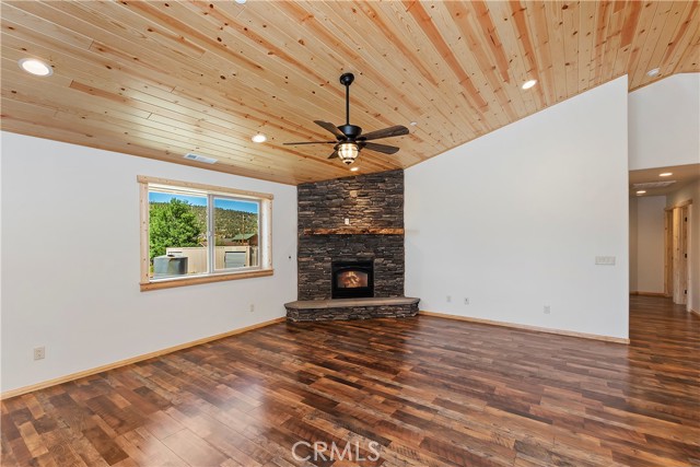 Detail Gallery Image 5 of 32 For 878 Fir Ln, Big Bear City,  CA 92314 - 3 Beds | 2 Baths