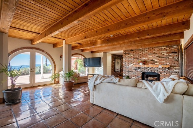 Detail Gallery Image 16 of 74 For 135 Loma Metisse Rd, Malibu,  CA 90265 - 5 Beds | 5 Baths