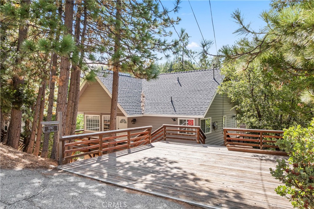 1242 Evergreen