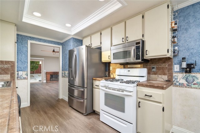 Detail Gallery Image 12 of 31 For 3901 San Lorenzo River Rd, Ontario,  CA 91761 - 4 Beds | 2 Baths