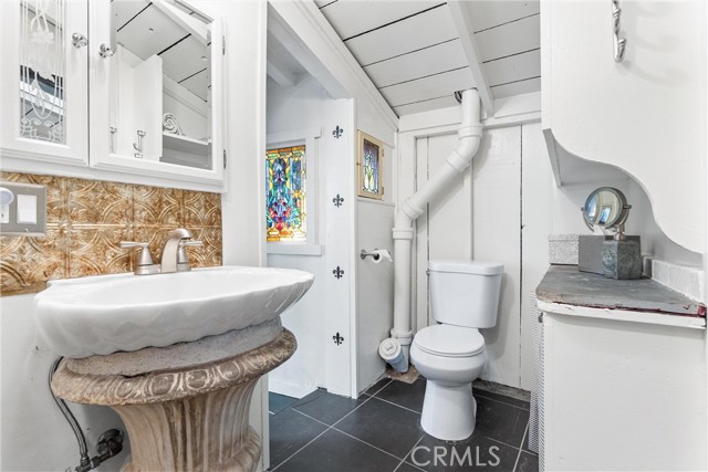 25 Hot Spring Canyon Rd, San Juan Capistrano CA: https://media.crmls.org/medias/5f6a01ff-d1f5-48c3-ae78-ae5816a707bc.jpg