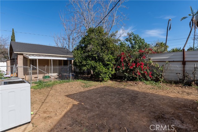 Detail Gallery Image 14 of 17 For 3367 Holding, Riverside,  CA 92501 - 2 Beds | 2 Baths