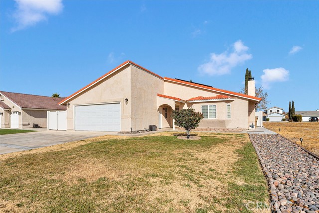 Detail Gallery Image 1 of 26 For 18270 Lakeview Dr, Victorville,  CA 92395 - 3 Beds | 2 Baths