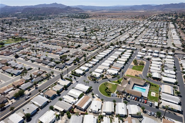 575 S Lyon, Hemet CA: https://media.crmls.org/medias/5f6bb02e-0e95-4fba-bf98-549f5fd26920.jpg