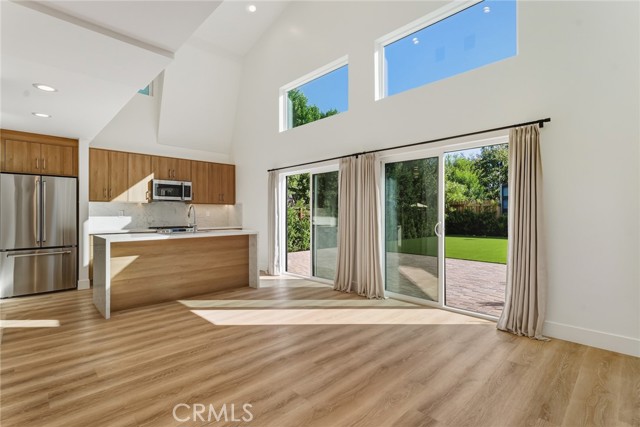 Detail Gallery Image 6 of 39 For 6200 Woodlake Ave, Woodland Hills,  CA 91367 - 3 Beds | 2 Baths