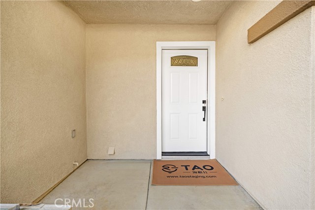Detail Gallery Image 4 of 47 For 23296 Tulip Ct, Corona,  CA 92883 - 4 Beds | 2/1 Baths