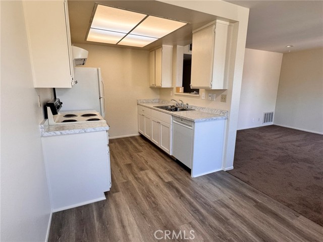 Detail Gallery Image 5 of 13 For 630 Bridgeport #8,  Fullerton,  CA 92833 - 2 Beds | 1 Baths