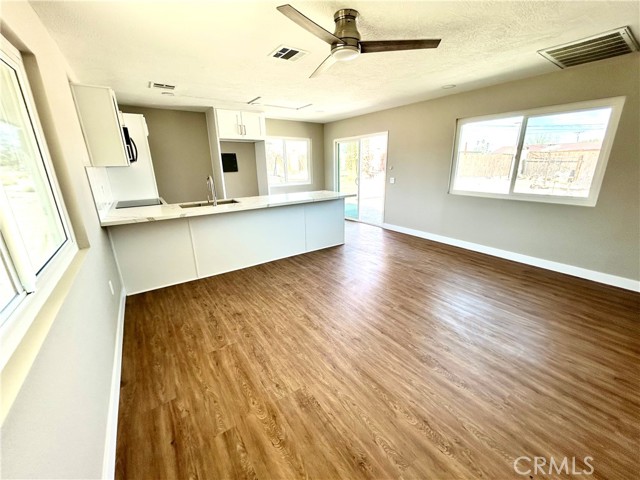 6698 Mesquite Drive, 29 Palms CA: https://media.crmls.org/medias/5f6ca333-be67-4fb2-a8e2-de0be363be56.jpg