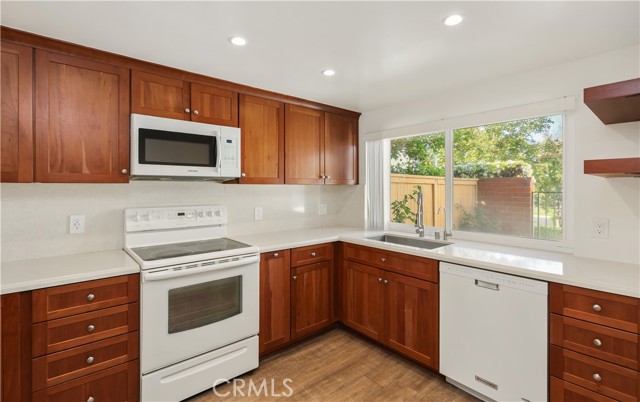 Detail Gallery Image 4 of 36 For 5136 Thorn Tree Ln, Irvine,  CA 92612 - 2 Beds | 2 Baths