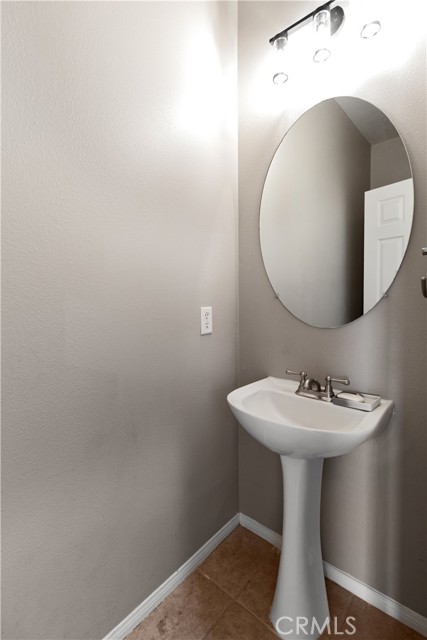 Detail Gallery Image 6 of 20 For 255 Roxanne Ln #128,  Corona,  CA 92882 - 3 Beds | 2/1 Baths