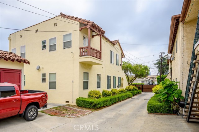 1641 S Catalina Street, Los Angeles CA: https://media.crmls.org/medias/5f6f87fe-36c6-46fb-bcec-a7ba5764b24a.jpg