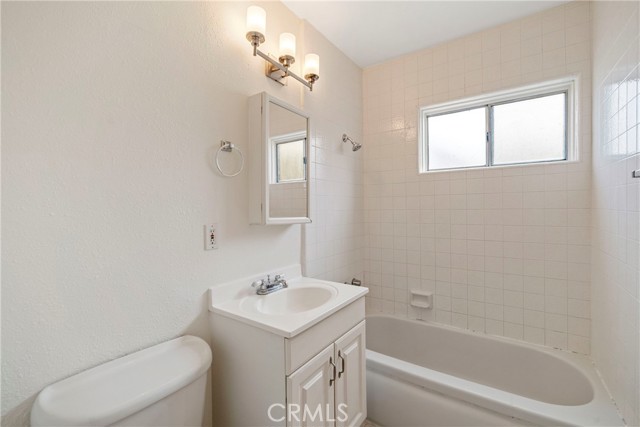823 W 25th Street, San Pedro CA: https://media.crmls.org/medias/5f703b5d-2d27-42b3-93da-a49ad64bbe15.jpg