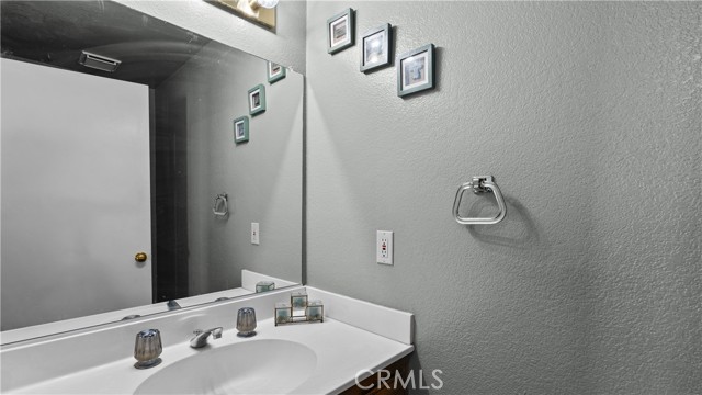 Detail Gallery Image 14 of 45 For 37419 Oxford Dr, Palmdale,  CA 93550 - 3 Beds | 3 Baths