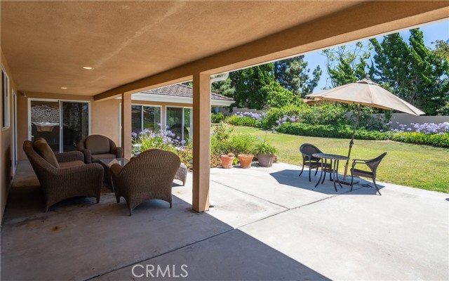 6966 Crest Road, Rancho Palos Verdes CA: https://media.crmls.org/medias/5f7068e2-ab8d-418c-b2a2-bd23973fd706.jpg