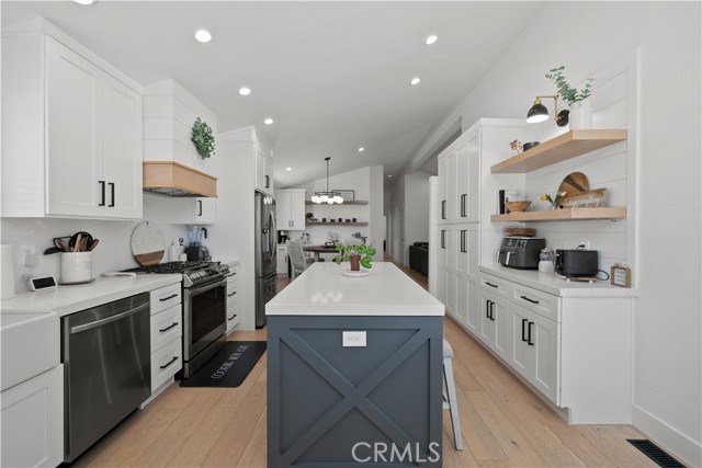 Detail Gallery Image 7 of 29 For 19983 Crestview Dr, Canyon Country,  CA 91351 - 3 Beds | 2 Baths
