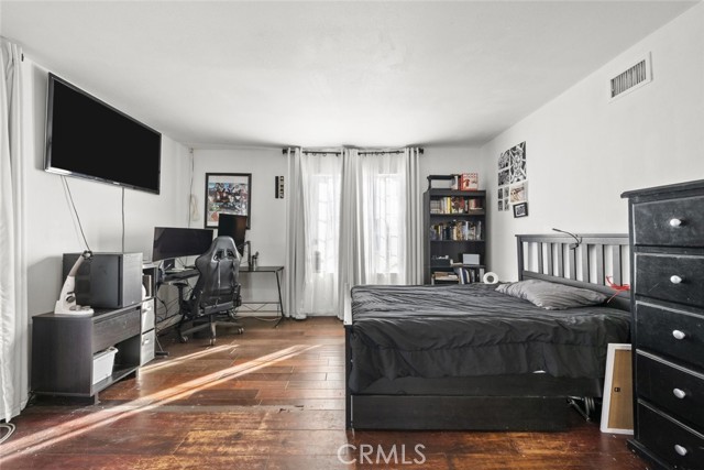 Detail Gallery Image 27 of 52 For 9757 White Oak, Northridge,  CA 91325 - 4 Beds | 3 Baths