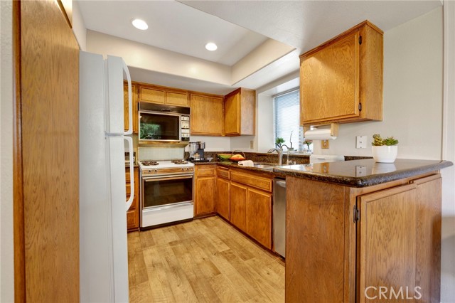 Detail Gallery Image 16 of 47 For 456 E San Jose Ave #B,  Burbank,  CA 91501 - 2 Beds | 2 Baths