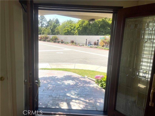 1060 Foxburg Road, Seal Beach CA: https://media.crmls.org/medias/5f71e125-147a-4a12-886c-69607f582650.jpg