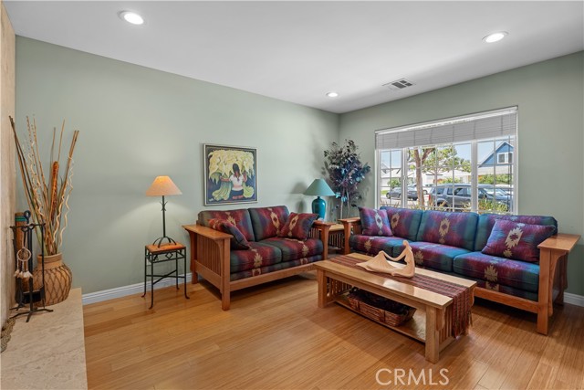 Detail Gallery Image 8 of 25 For 17820 Florwood Ave, Torrance,  CA 90504 - 4 Beds | 3 Baths