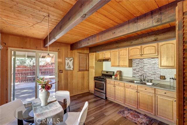 Detail Gallery Image 10 of 34 For 932 Hemlock Ln, Big Bear City,  CA 92314 - 2 Beds | 1/1 Baths