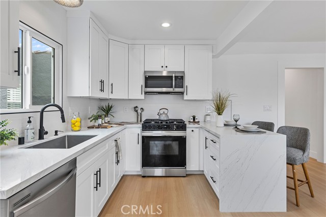 6239 Cimarron Street, Los Angeles CA: https://media.crmls.org/medias/5f73c60c-3901-4622-a072-9fb5580f13ea.jpg