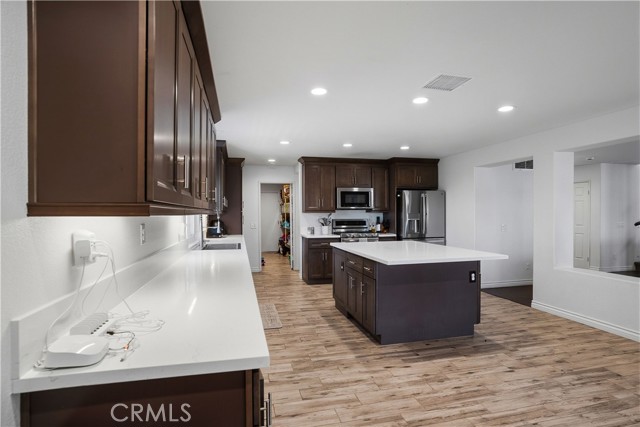 Detail Gallery Image 8 of 51 For 33482 Corte Mangarino, Temecula,  CA 92592 - 5 Beds | 2/1 Baths