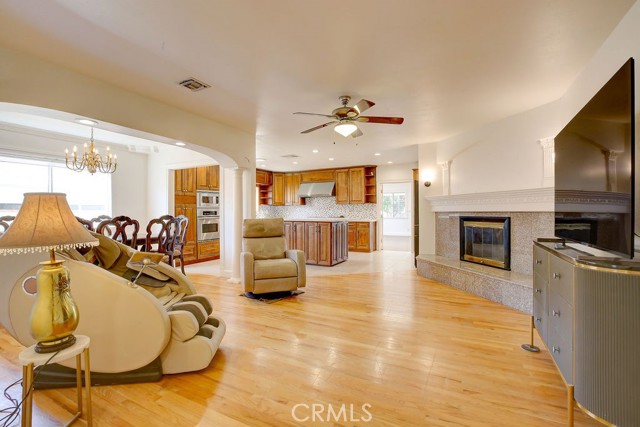 4923 Golden West Avenue, Temple City CA: https://media.crmls.org/medias/5f741327-aee3-4a4f-8bef-b679b8d65b53.jpg