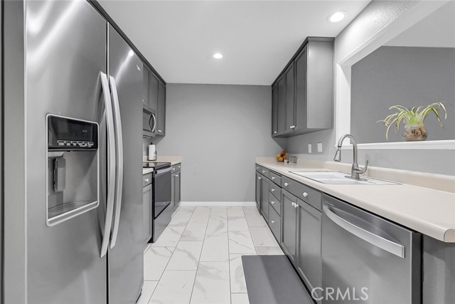 Detail Gallery Image 7 of 33 For 3716 Georgeann, Ceres,  CA 95307 - 3 Beds | 2 Baths