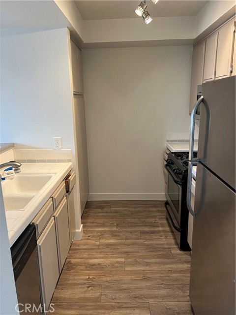 Detail Gallery Image 11 of 25 For 8614 Burton Way #204,  Los Angeles,  CA 90048 - 2 Beds | 2 Baths