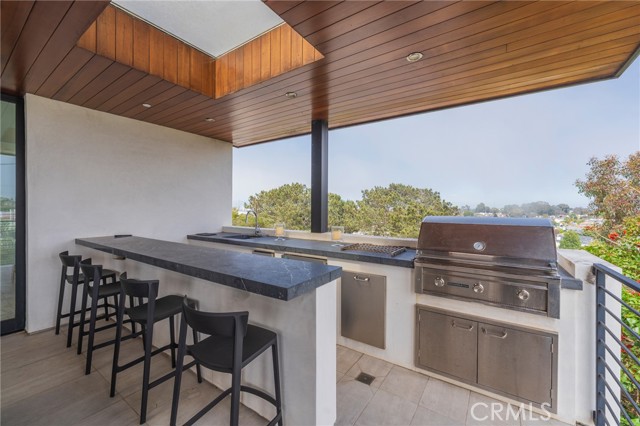 Detail Gallery Image 14 of 37 For 468 30th St, Manhattan Beach,  CA 90266 - 5 Beds | 5/1 Baths