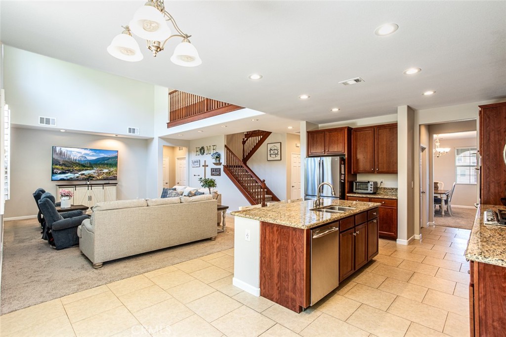 MLS #OC25135935 img 12