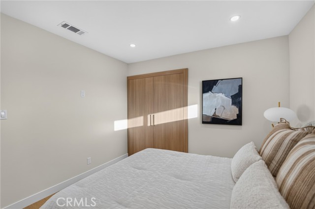 10254 Roscoe Boulevard photo 16
