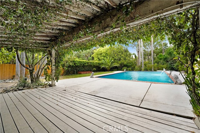 816 S Longwood, Los Angeles CA: https://media.crmls.org/medias/5f75249d-4f63-490d-82b9-065365688a57.jpg