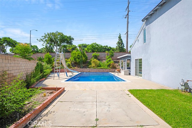 Detail Gallery Image 34 of 39 For 470 Annette Pl, Corona,  CA 92879 - 6 Beds | 2/1 Baths