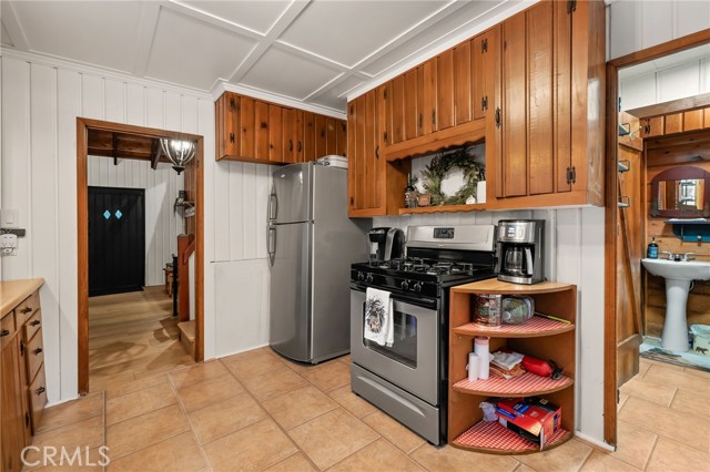 782 W Village, Crestline, CA 92325