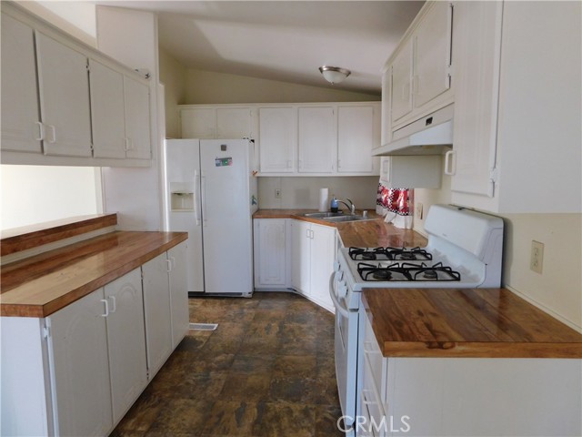 Detail Gallery Image 13 of 56 For 2200 W Wilson #82,  Banning,  CA 92220 - 3 Beds | 2 Baths