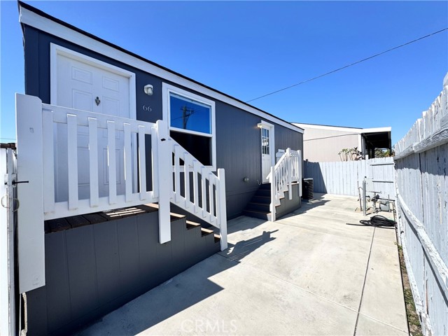 7560 Woodman Place, Van Nuys CA: https://media.crmls.org/medias/5f77e7e5-c6bd-4a3b-82ce-98d26ac1a50d.jpg
